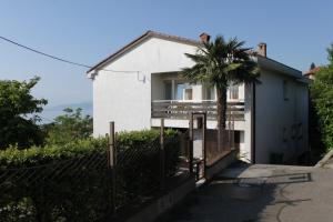 Zdjęcie z galerii obiektu Apartments with a parking space Opatija - 7831 w mieście Opatija
