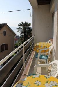 Zdjęcie z galerii obiektu Apartments with a parking space Opatija - 7831 w mieście Opatija
