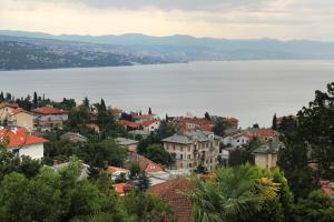 Fotografia z galérie ubytovania Apartments with a parking space Opatija - 7896 v destinácii Opatija