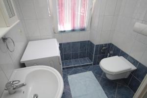 Kúpeľňa v ubytovaní Apartment Mali Losinj 7979a + 8 fotografií