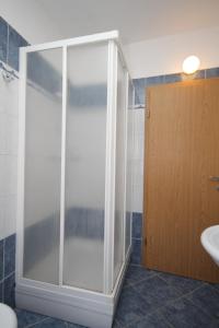 Kúpeľňa v ubytovaní Apartment Mali Losinj 7979a