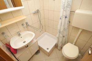 Kúpeľňa v ubytovaní Apartments by the sea Mali Losinj (Losinj) - 7979