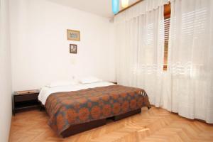 Postel nebo postele na pokoji v ubytování Apartments with a parking space Opatija - 7902
