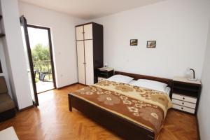 Postel nebo postele na pokoji v ubytování Apartments with parking spaces Icici, Opatija - 7763
