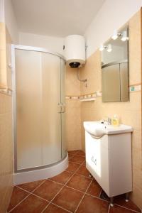 A bathroom at Apartments with a parking space Mali Losinj (Losinj) - 7944
