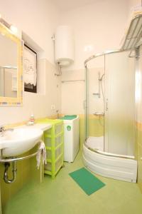 a bathroom with a sink and a shower at Apartments with a parking space Mali Losinj (Losinj) - 8000 in Mali Lošinj