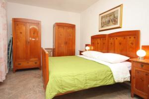 Ένα ή περισσότερα κρεβάτια σε δωμάτιο στο Apartments with WiFi Mali Losinj (Losinj) - 7943