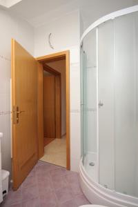 Ένα μπάνιο στο Apartments with WiFi Mali Losinj (Losinj) - 7943