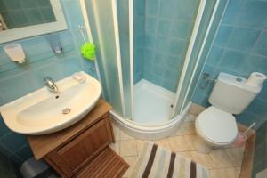 a bathroom with a sink and a shower and a toilet at Family friendly seaside apartments Moscenicka Draga, Opatija - 9242 in Mošćenička Draga +18 photos