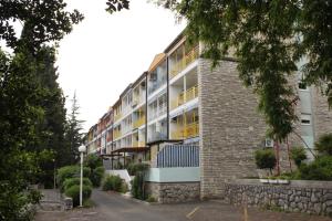 an apartment building with a parking lot at Apartments with a parking space Icici, Opatija - 7859 in Ičići