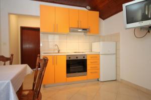 Kuchyň nebo kuchyňský kout v ubytování Apartments by the sea Lumbarda, Korcula - 9236