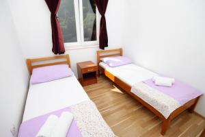 Postel nebo postele na pokoji v ubytování Apartments with a parking space Lumbarda, Korcula - 9271
