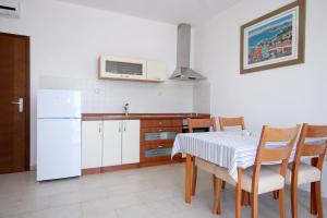 Kuchyň nebo kuchyňský kout v ubytování Apartments with a parking space Lumbarda, Korcula - 9271
