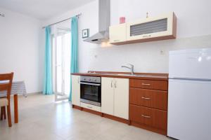 Kuchyň nebo kuchyňský kout v ubytování Apartments with a parking space Lumbarda, Korcula - 9271