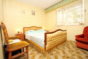 Ένα ή περισσότερα κρεβάτια σε δωμάτιο στο Apartments and rooms by the sea Lumbarda, Korcula - 9272
