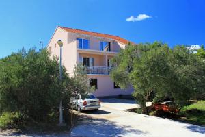 Zdjęcie z galerii obiektu Apartments by the sea Lumbarda, Korcula - 9302 w mieście Lumbarda