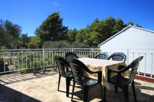 Zdjęcie z galerii obiektu Apartments by the sea Lumbarda, Korcula - 9302 w mieście Lumbarda