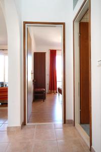 Zdjęcie z galerii obiektu Apartments by the sea Lumbarda, Korcula - 9302 w mieście Lumbarda