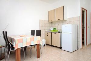 Zdjęcie z galerii obiektu Apartments by the sea Lumbarda, Korcula - 9302 w mieście Lumbarda