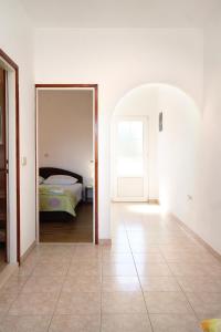 Zdjęcie z galerii obiektu Apartments by the sea Lumbarda, Korcula - 9302 w mieście Lumbarda