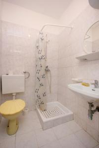 Ένα μπάνιο στο Apartments by the sea Novalja, Pag - 9284