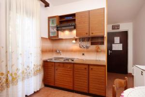 Kuchyň nebo kuchyňský kout v ubytování Apartments by the sea Prizba, Korcula - 9227 + 37 fotografií