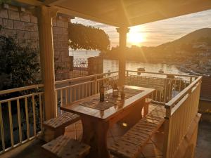 Fotografia z galérie ubytovania Apartments by the sea Brna, Korcula - 9187 v destinácii Brna