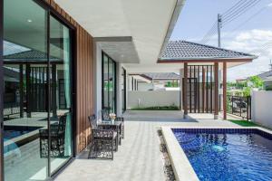 Bazén v ubytování 2 Bed Contemporary Pool Villa nebo v jeho okolí