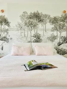 Cama ou camas em um quarto em La Cabane du Ferret