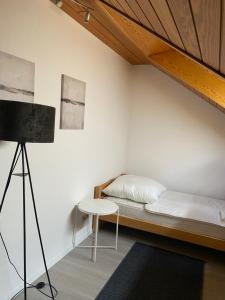 a room with a bunk bed and a table and a tv at Möblierte Wohnung 4 Zimmer Wohnung in Schloß Holte-Stukenbrock