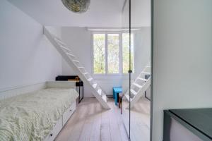 Ένα ή περισσότερα κρεβάτια σε δωμάτιο στο Bordeaux centre, Appartement privatif et 5 chambres privées, piscine, parking +30 φωτογραφίες