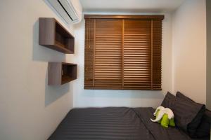 Postel nebo postele na pokoji v ubytování Mantra Beach condominium M257