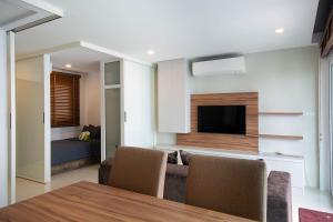 TV a/nebo společenská místnost v ubytování Mantra Beach condominium M257