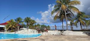 Hồ bơi trong/gần Eden 's paradise