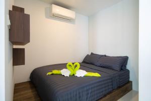 Postel nebo postele na pokoji v ubytování Mantra Beach condominium M257