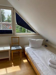 a small room with a bed and a window at Ferienhaus Mein Panama in Zingst