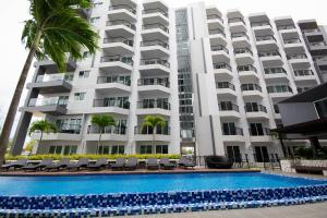 Bazén v ubytování Mantra Beach condominium M257 nebo v jeho okolí