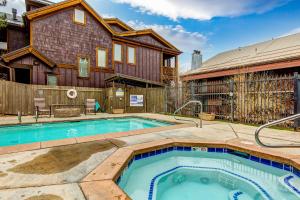 Bassein majutusasutuses Peak-A-View või selle lähedal