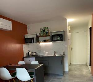 Fotografia z galérie ubytovania Studio tout confort CLIMATISÉ WIFI v destinácii Balaruc-les-Bains