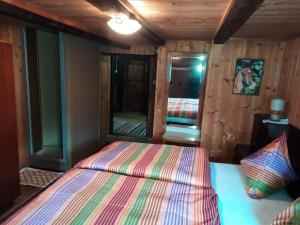 Posteľ alebo postele v izbe v ubytovaní Ferienwohnung Oberpursteinhof