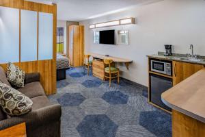 a hotel room with a kitchen and a living room at Microtel Inn & Suites by Wyndham Johnstown in Johnstown