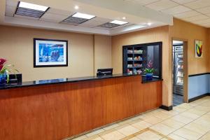 a lobby of a hospital with a reception counter at La Quinta by Wyndham Thousand Oaks-Newbury Park in Thousand Oaks