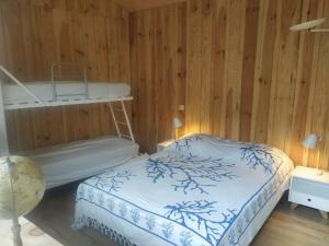 Łóżko lub łóżka w pokoju w obiekcie Villa Bagatelle à 300m de la plage centrale, 3 chambres