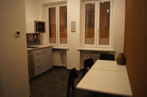 Apartmany Ostravaにあるキッチンまたは簡易キッチン