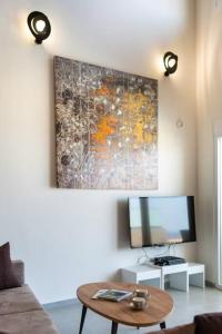 Televízia a/alebo spoločenská miestnosť v ubytovaní Sofia Suite, a seafront hideaway !