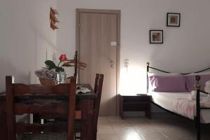 Postel nebo postele na pokoji v ubytování Το σπίτι της Ελένης