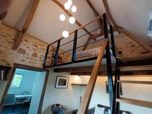 a room with bunk beds and a dining room at Gîte la Tanière classé 3 étoiles avec terrasse et piscine in La Bachellerie +32 photos
