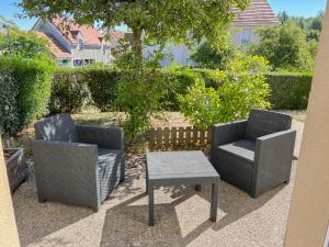 two chairs and a table on a patio at Ma maison à Disneyland Paris in Magny-le-Hongre