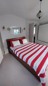 A bed or beds in a room at A Million Dollar View In the Heart of the City