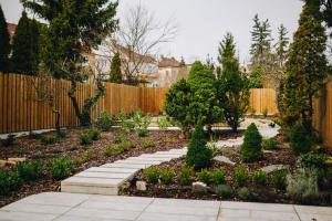 Vonkajšia záhrada v ubytovaní Executive Apartments Taborska